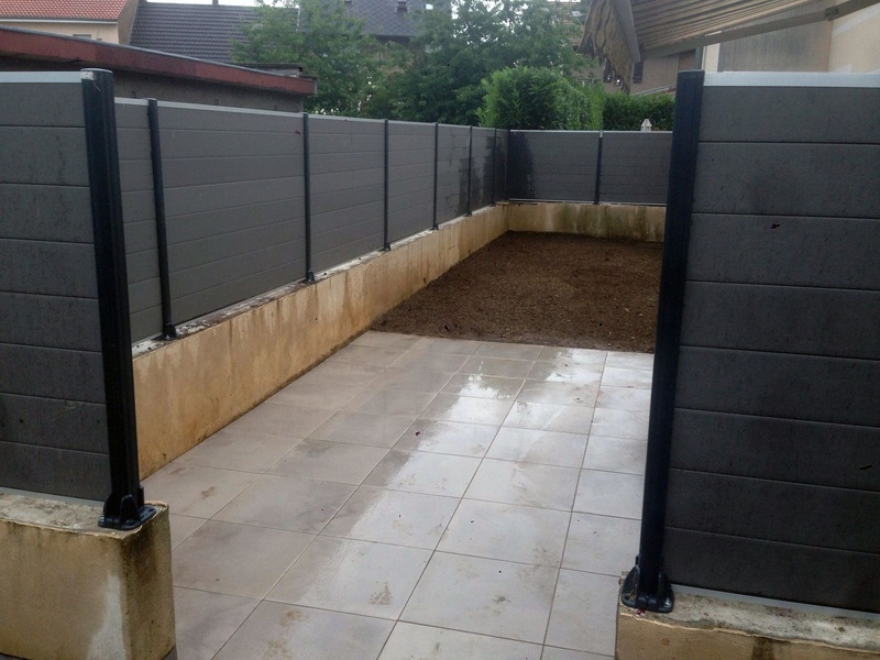 Anthracite composite fence around a courtyard