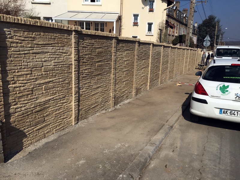 Stone-effect decorative panel fence